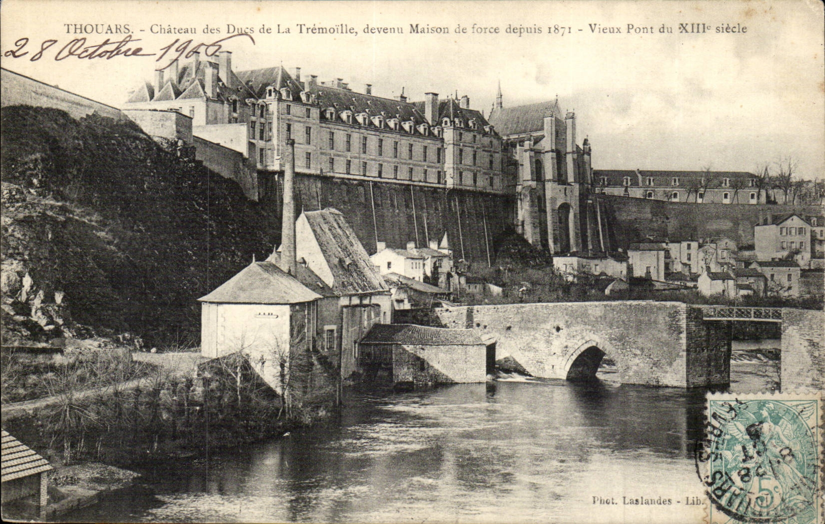 Thouars CPA Castle of the dukes of Tremoille House of correction since 1871 Old bridge
