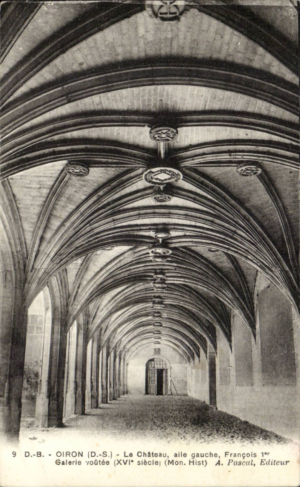 Oiron CPA das Schlossflugel gacuhe François 1 Galerie voutee