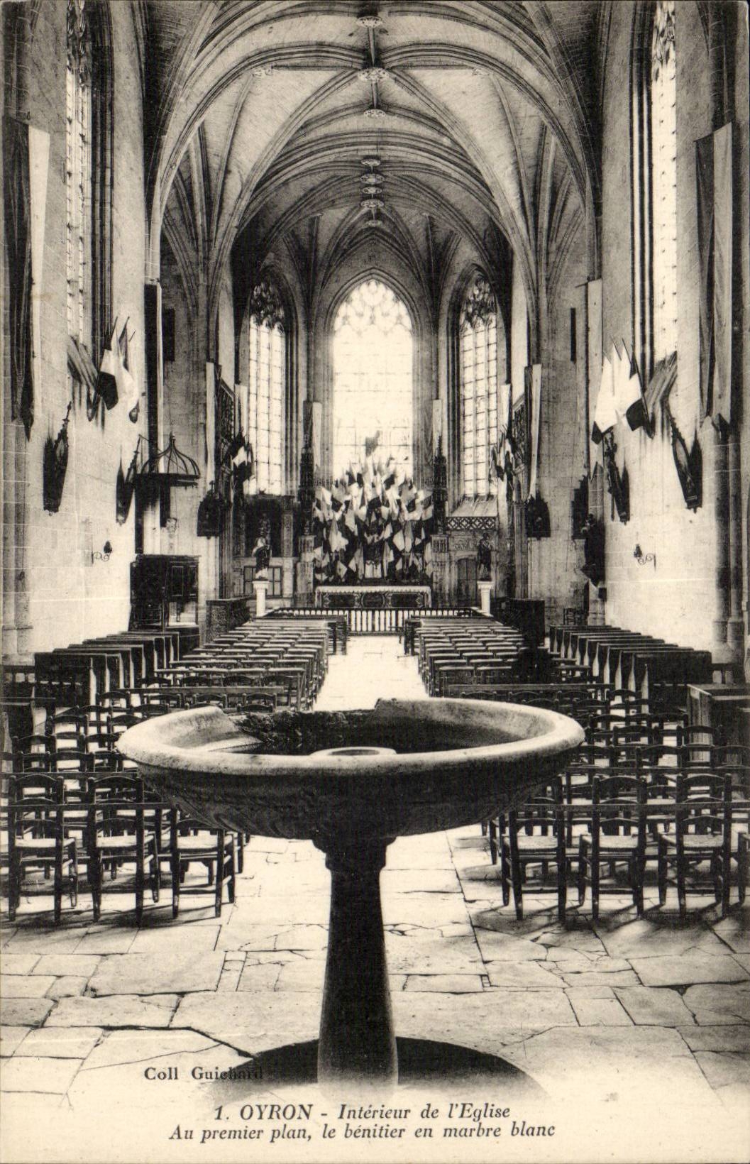 Oiron Oyron CPA Innenraum der Kirche im Vordergrund das weisse Marmorstoup