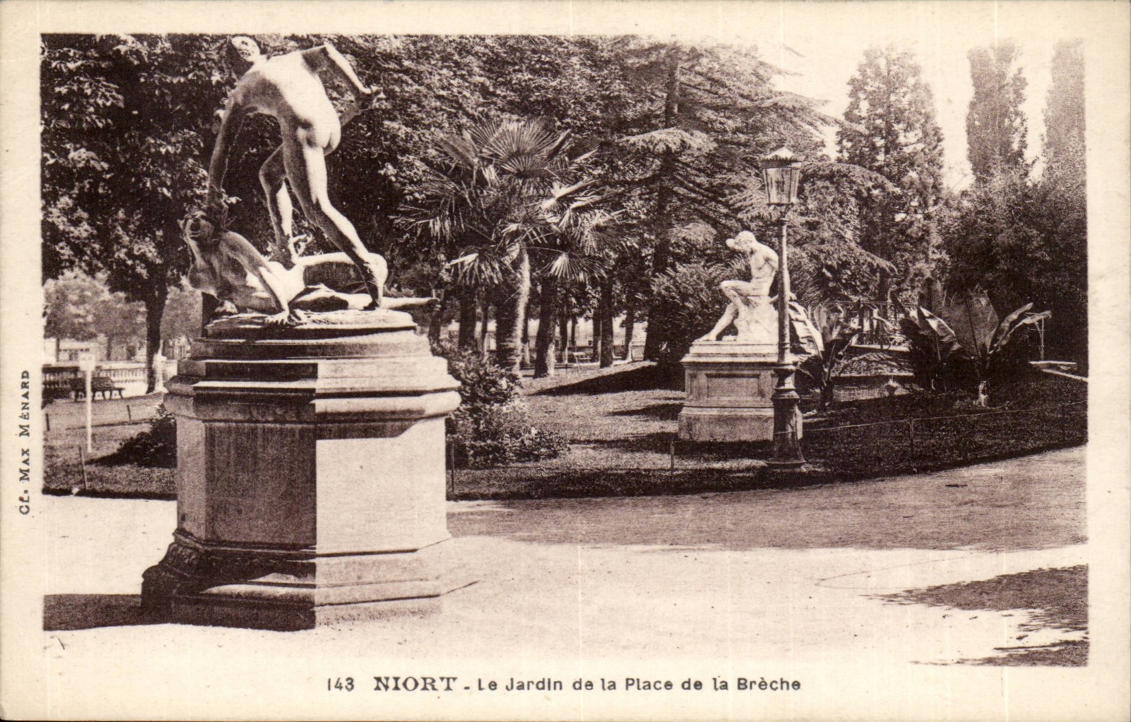 Niort CPA the garden of the place of the Breach