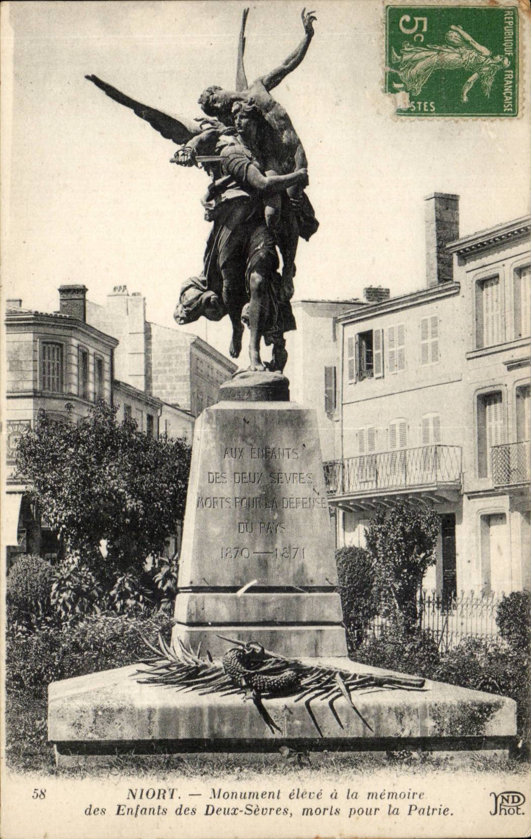 Niort CPA Monument raised with the memory of the children of Both Separate dead for the fatherland