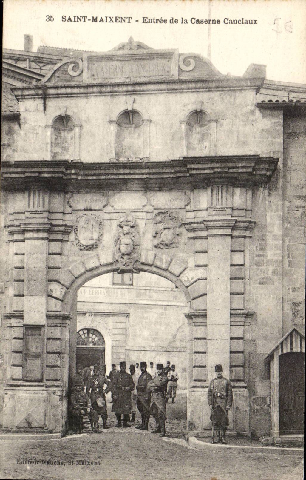 Saint Maixent CPA Entrance of the Canclaux barracks