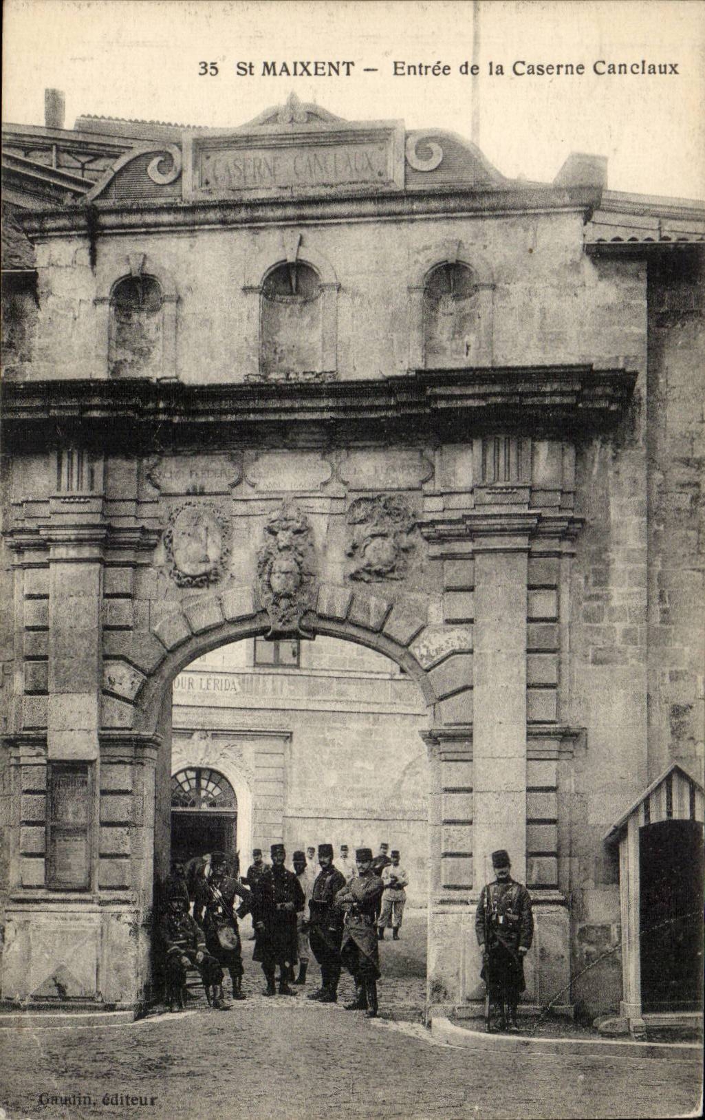 Saint Maixent CPA Entrance of the Canclaux barracks