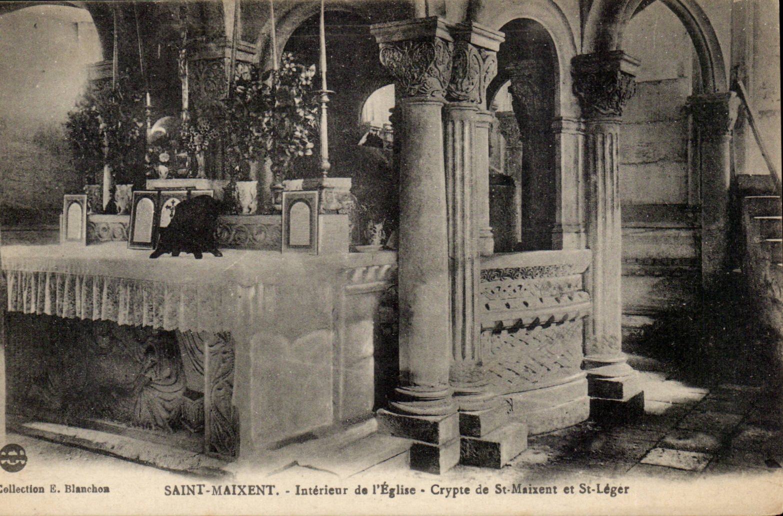 Saint Maixent CPA Interieur of the Crypte church of St maixent and Light St