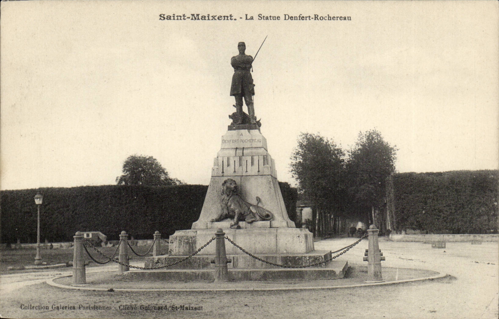 Saint Maixent CPA Statue Denfert Rochereau (lion)