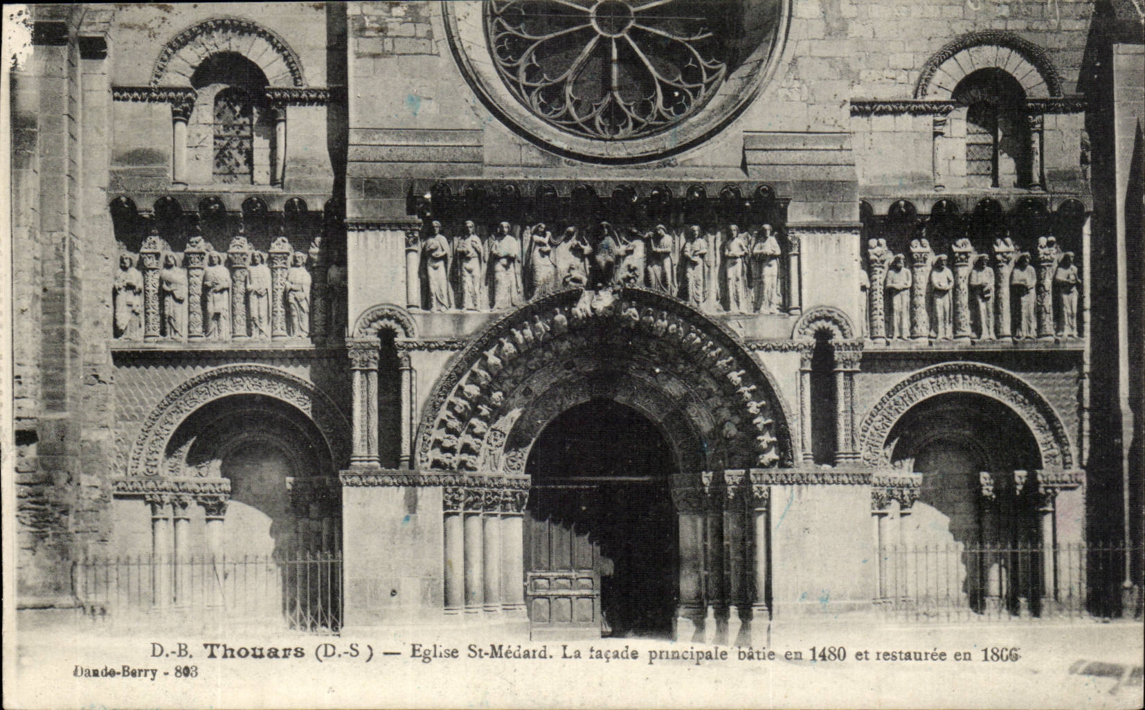 Thouars CPA Church St Medard the principal frontage