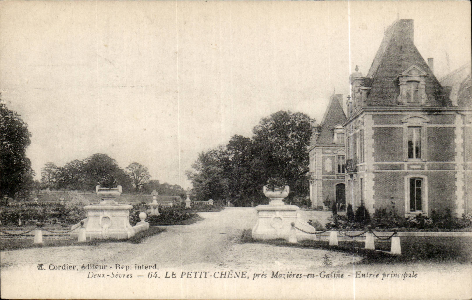 Germander CPA schliessen Mazieres auf Gatine Haupteingang