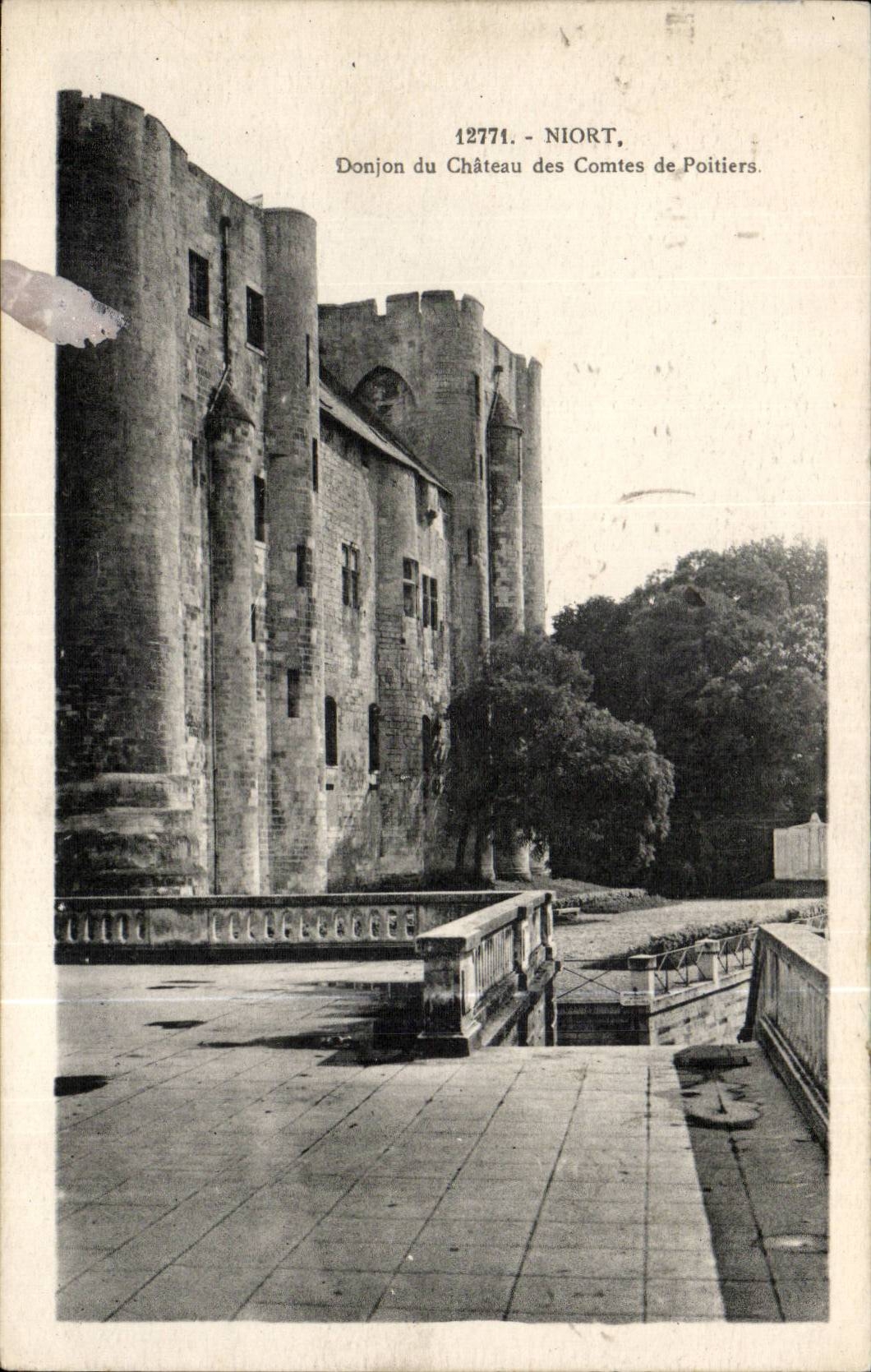 Niort CPA Keep of the castle of the counts de Poitiers