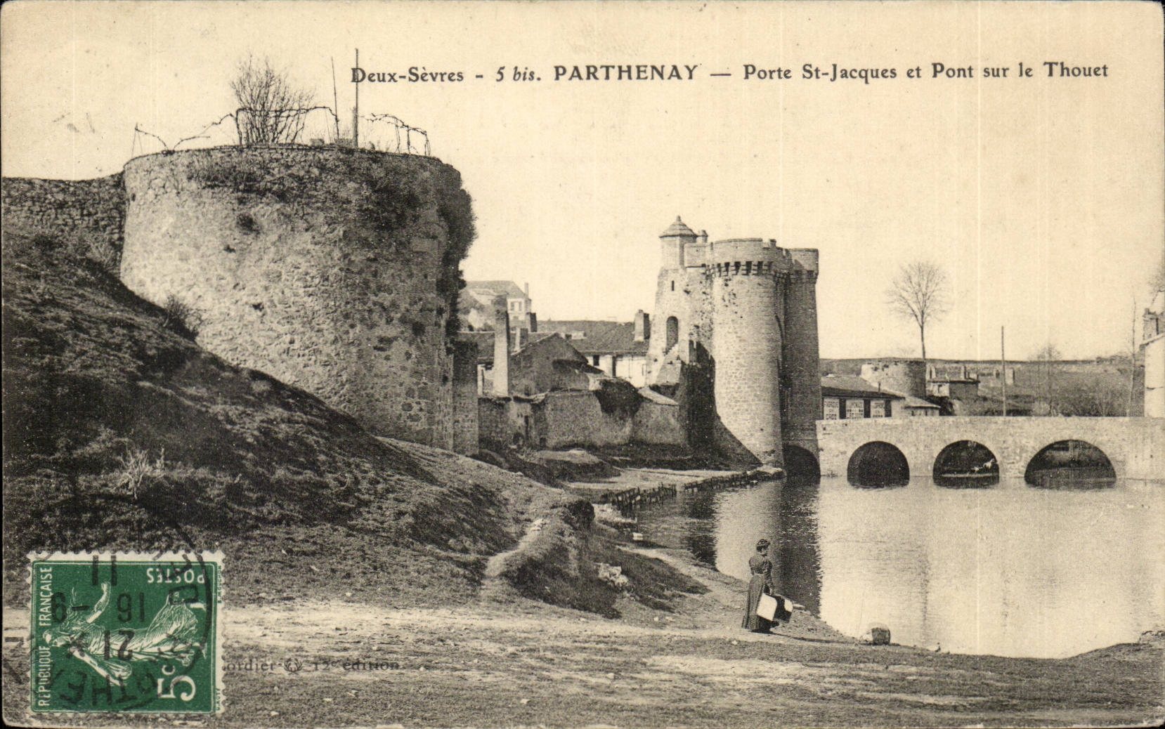 Parthenay CPA Gate St Jacques and bridge on Thouet