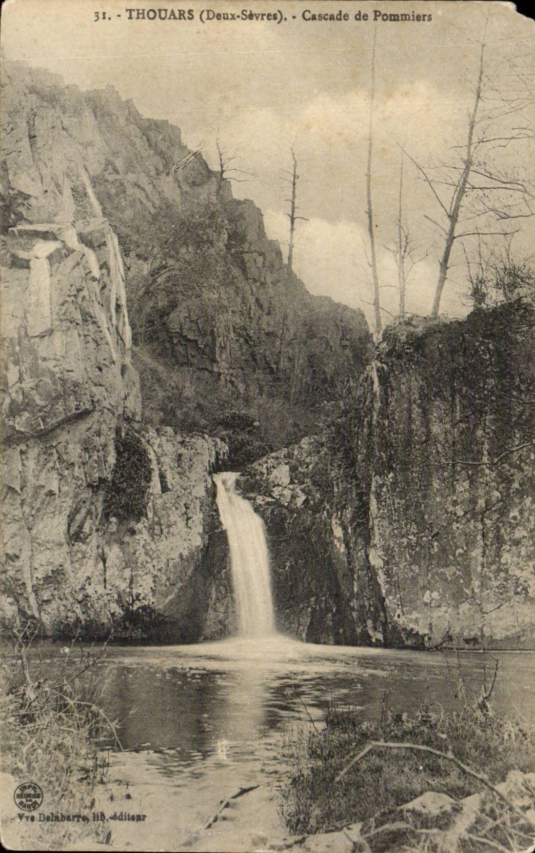 Thouars CPA Cascades of Apple trees