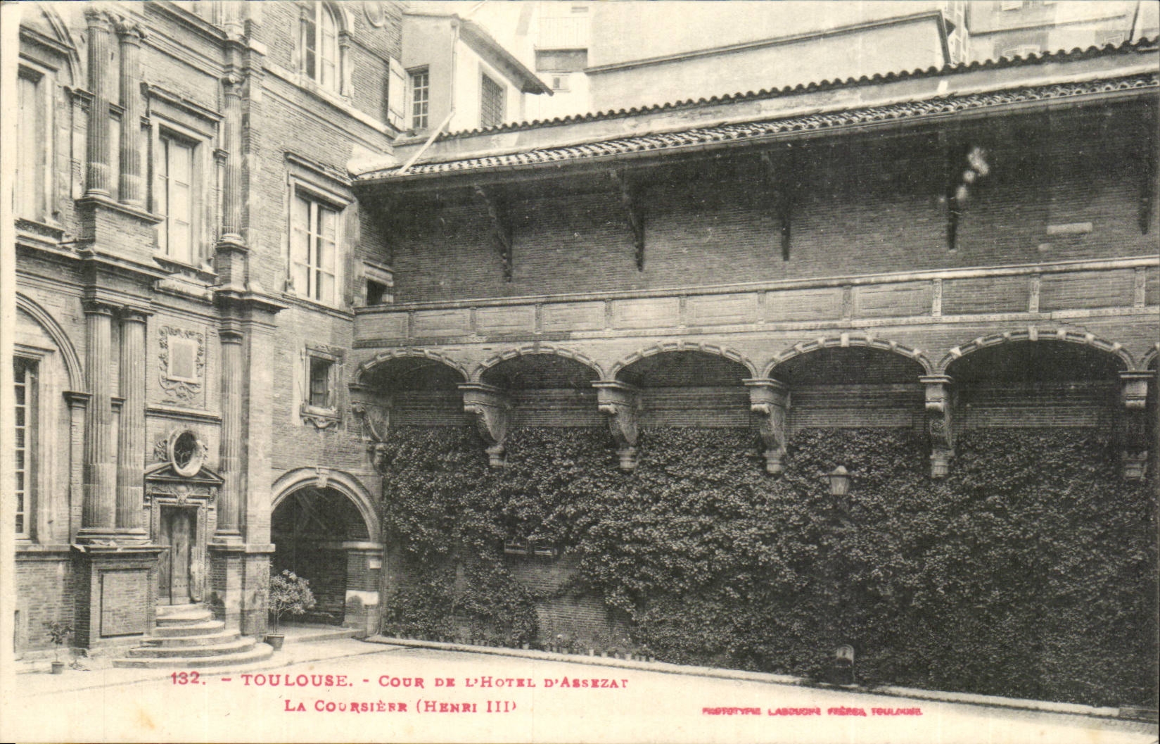 Toulouse CPA Cour de l'hotel d'Assezat La coursiere (Henri III)