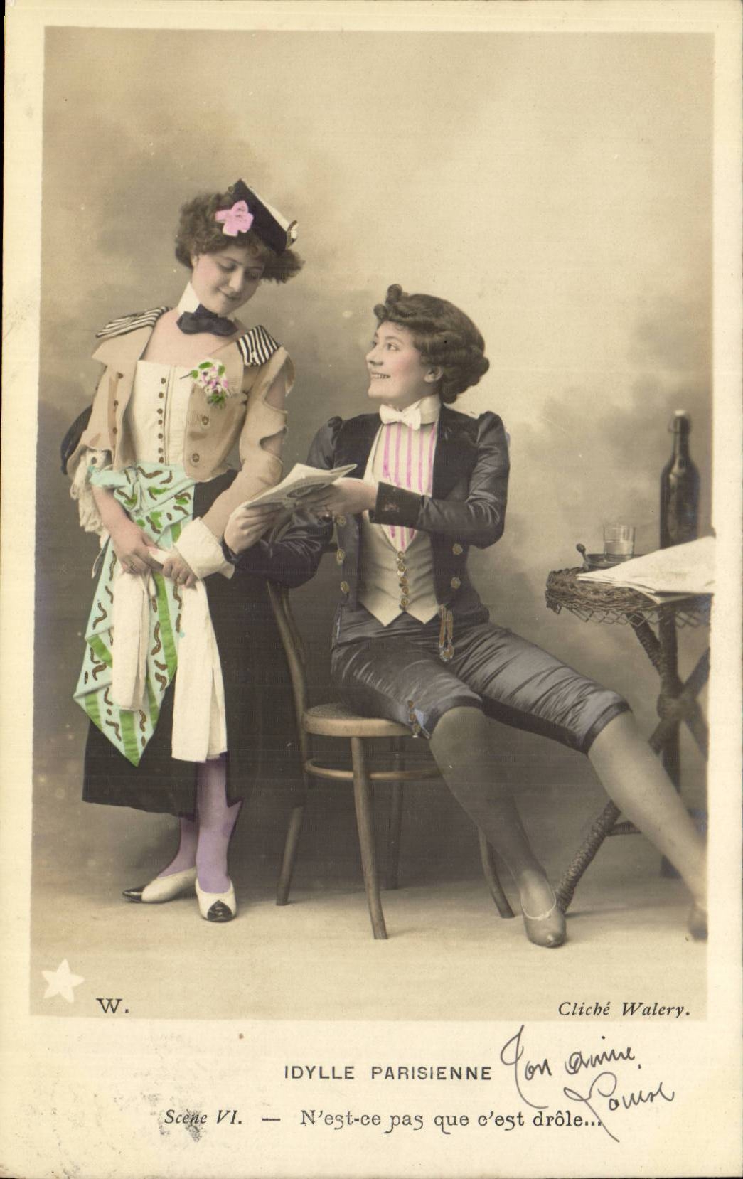 CPA Fantasy Parisian Woman idylle (lesbians)