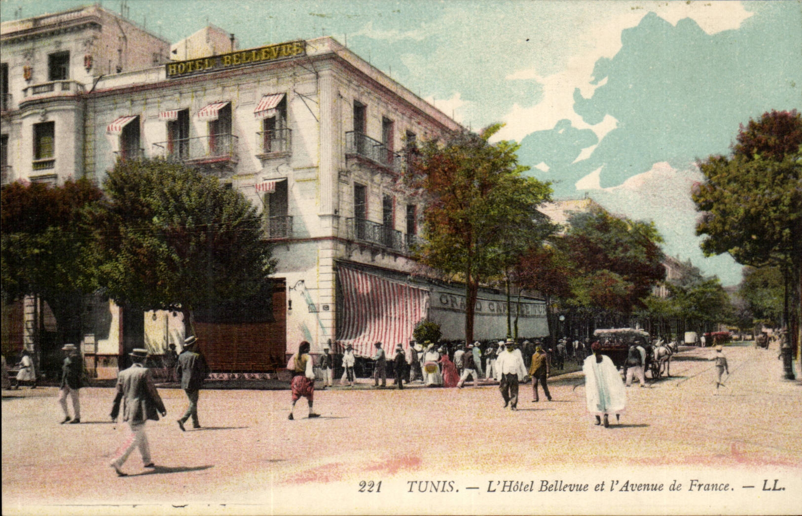 Tunisia Tunis CPA the Bellevue hotel and the avenue of France