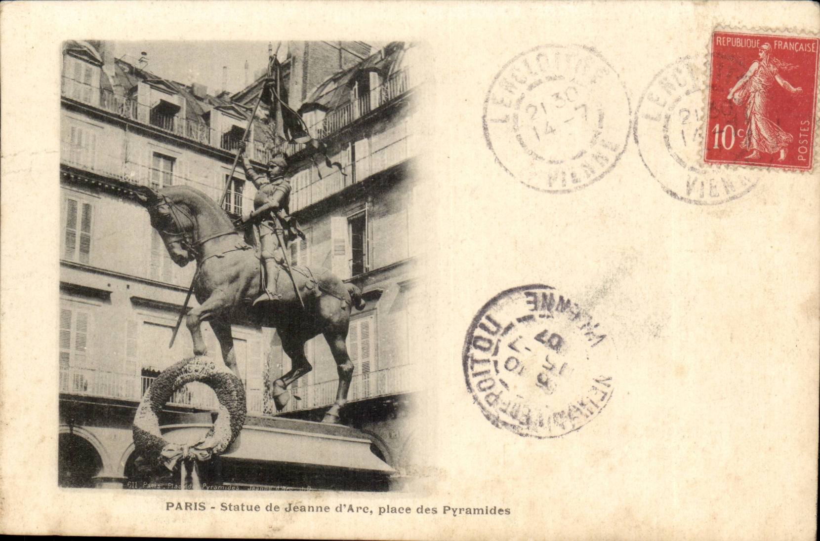 Paris CPA Statue de Jeanne d'arc Place des Pyramides