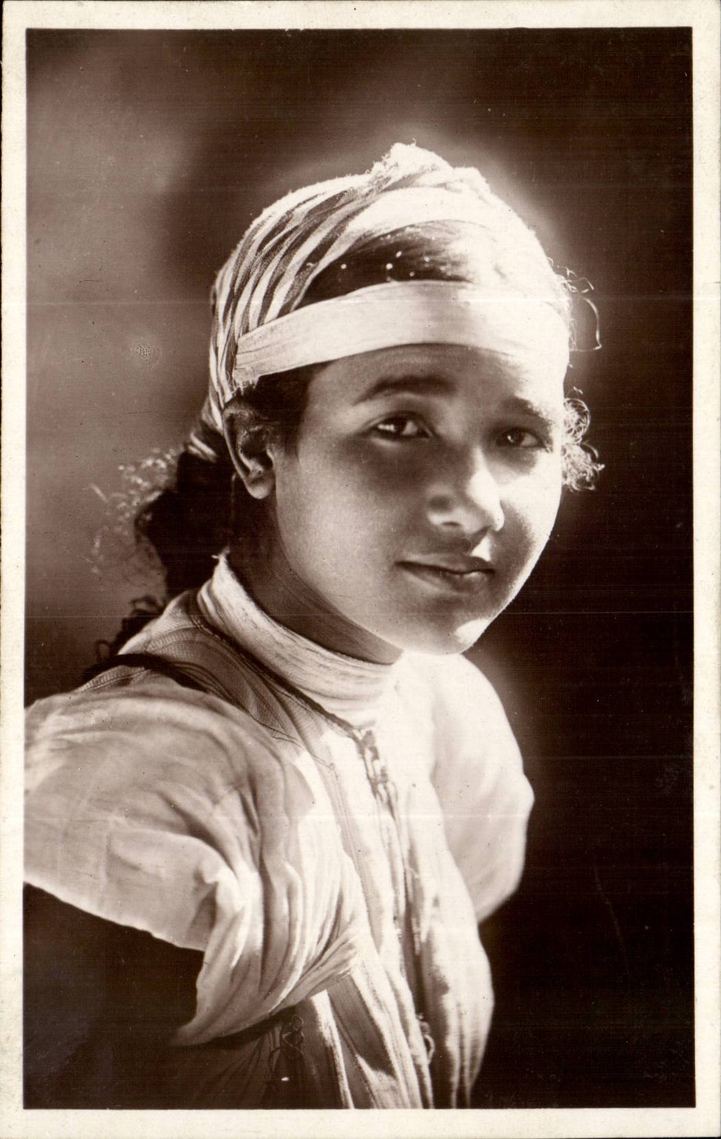 Standard Morocco CPA attentive Child