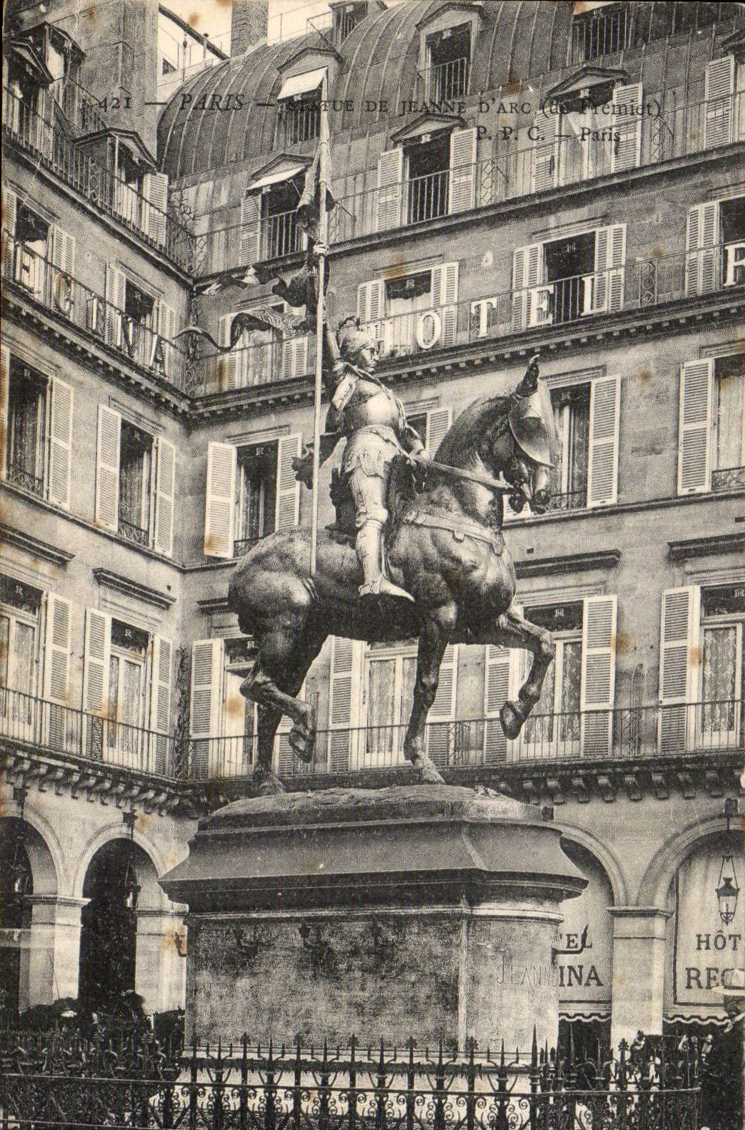 Paris CPA Statue de Jeanne d'arc