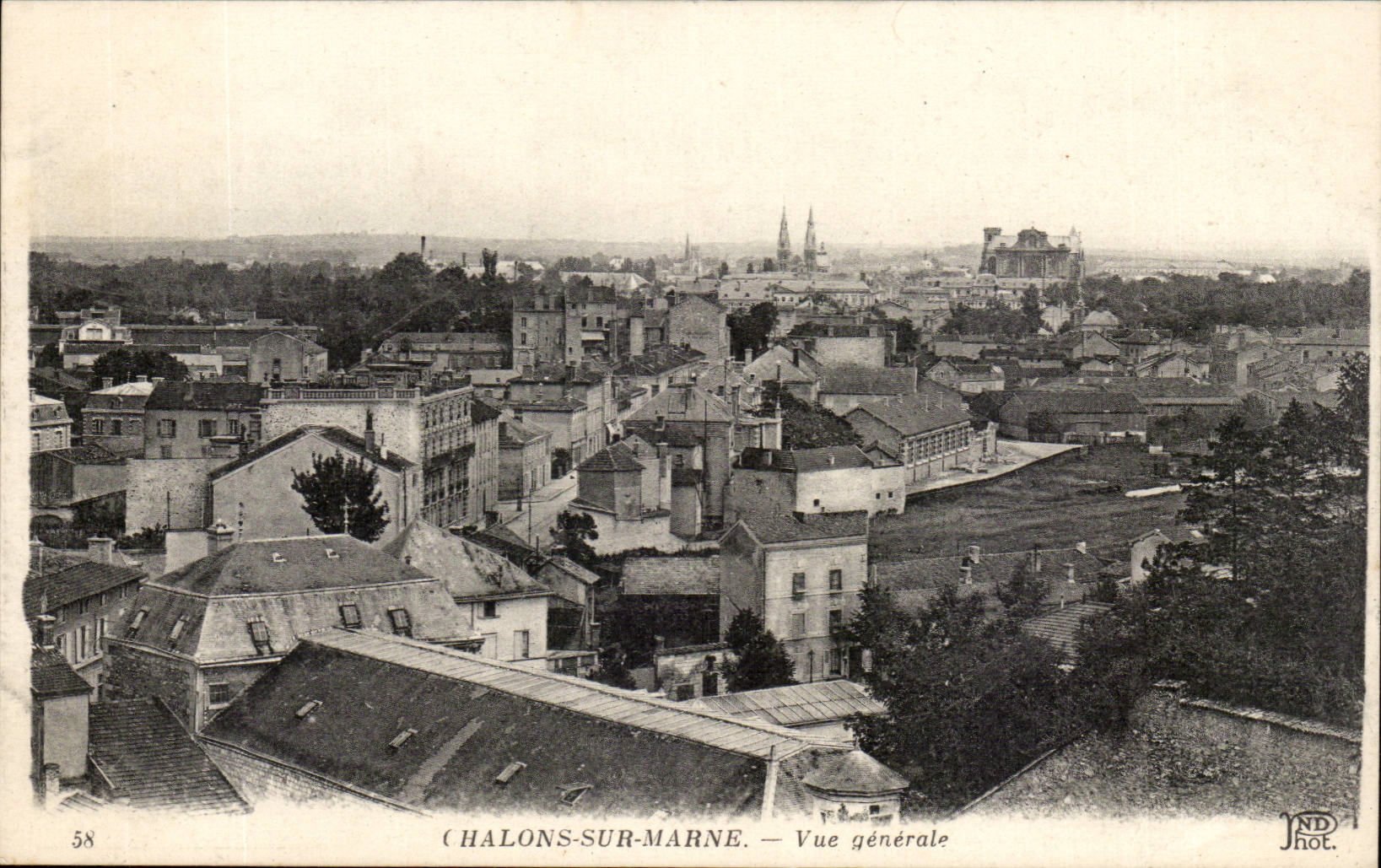 Schleppnetz-Netze auf der Ansicht Marne-CPA