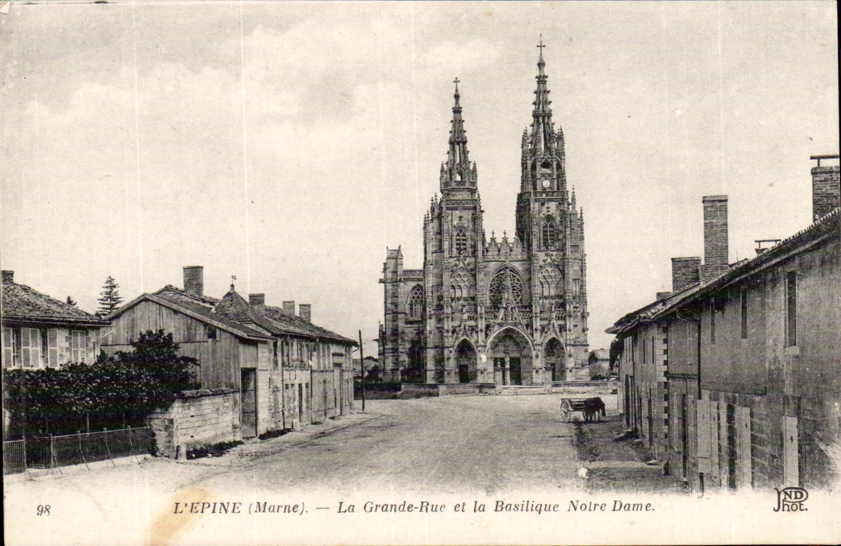 Spine CPA main street and the Notre Dame basilica