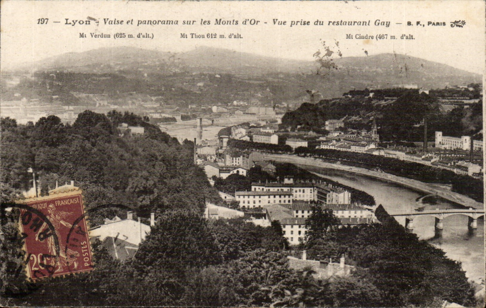 Lyon CPA Waltz and panorama on the gold Mounts Seen from of the Gay restaurant