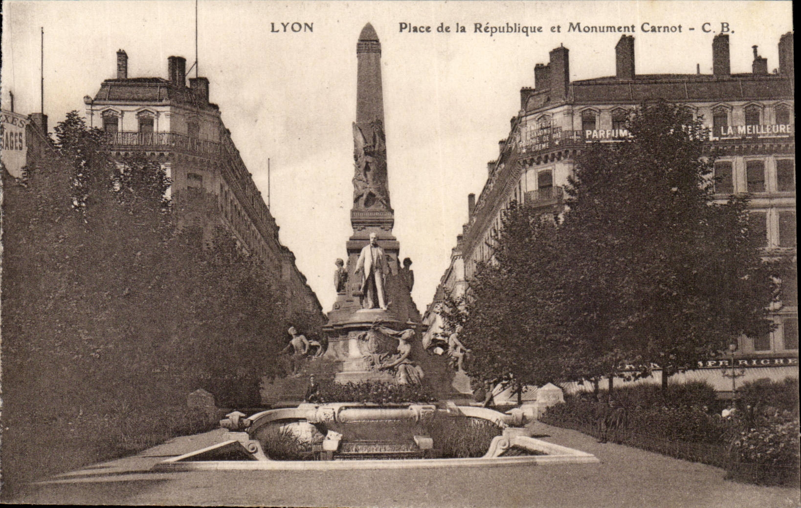 Lyon CPA Places Republic and Carnot Monument