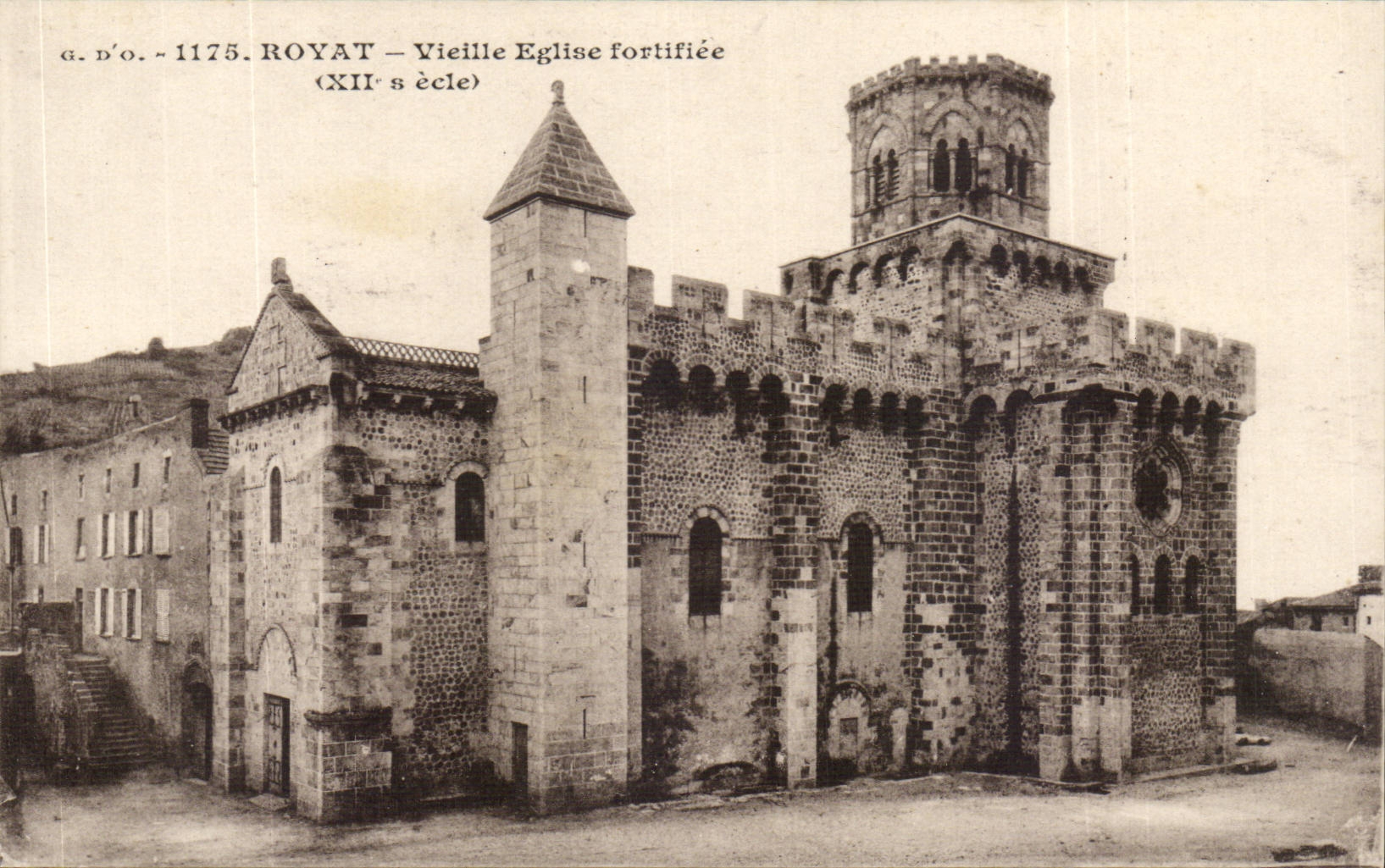 Royat CPA Old church fortifiee