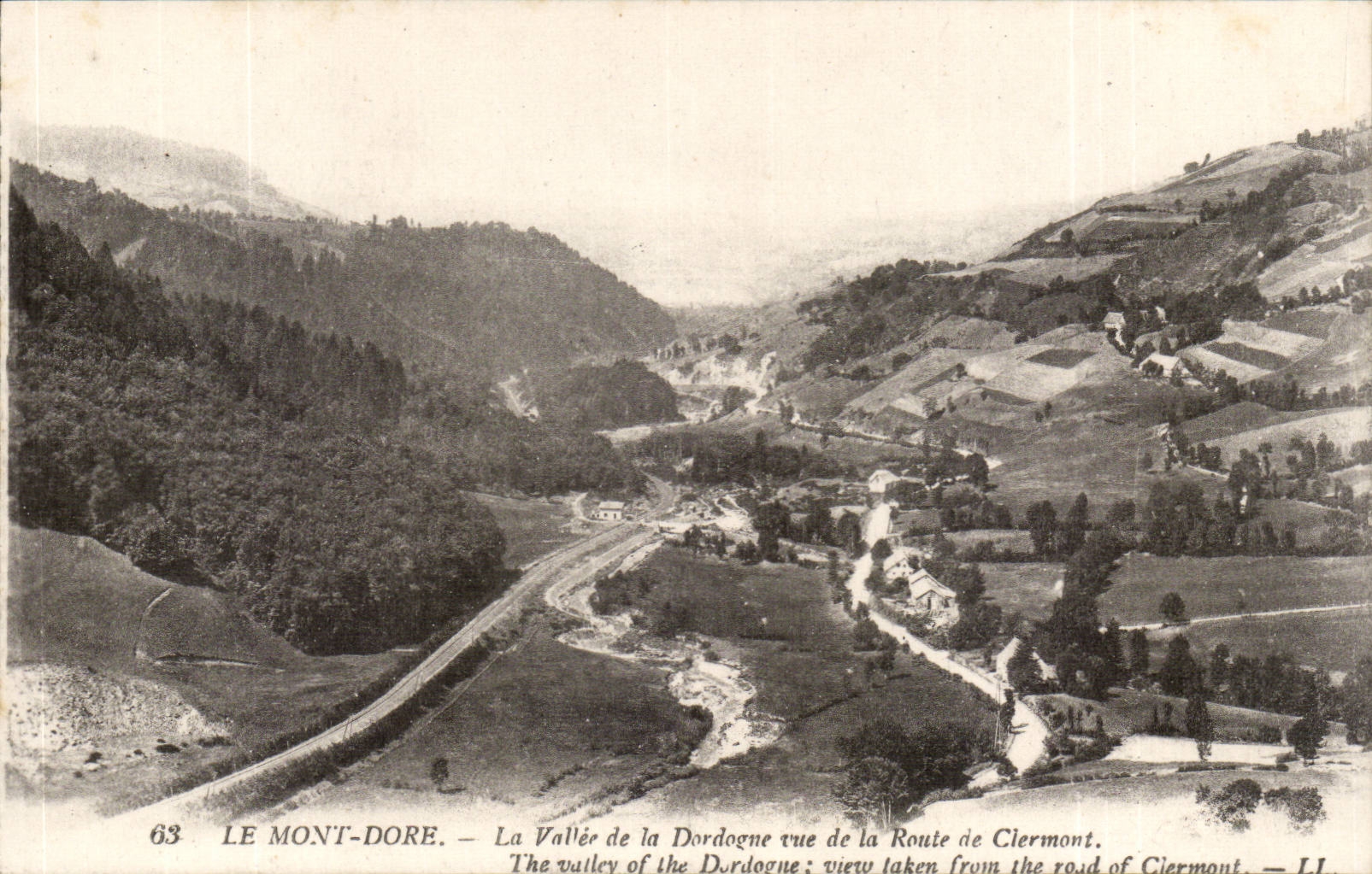 The Mount Gilds CPA the valley of the Al road Dordogne seen of Clermont