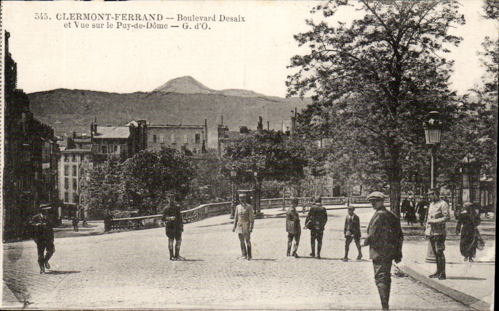Prachtstrasse und Anblick Clermont-ferrandCPA Desaix auf Puy D eDome