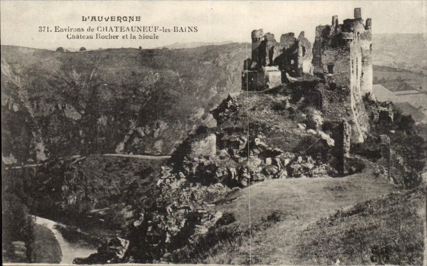 Surroundings of Chateauneuf les Bains CPA Castle Rock and Sioule