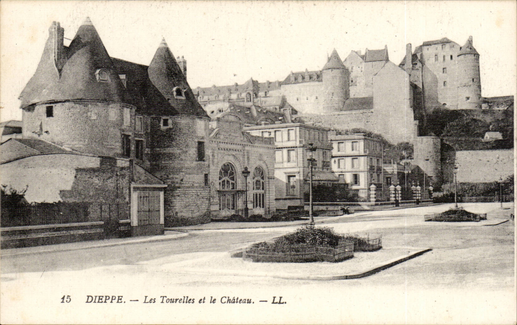 Dieppe CPA Drehkopfe und das Schloss