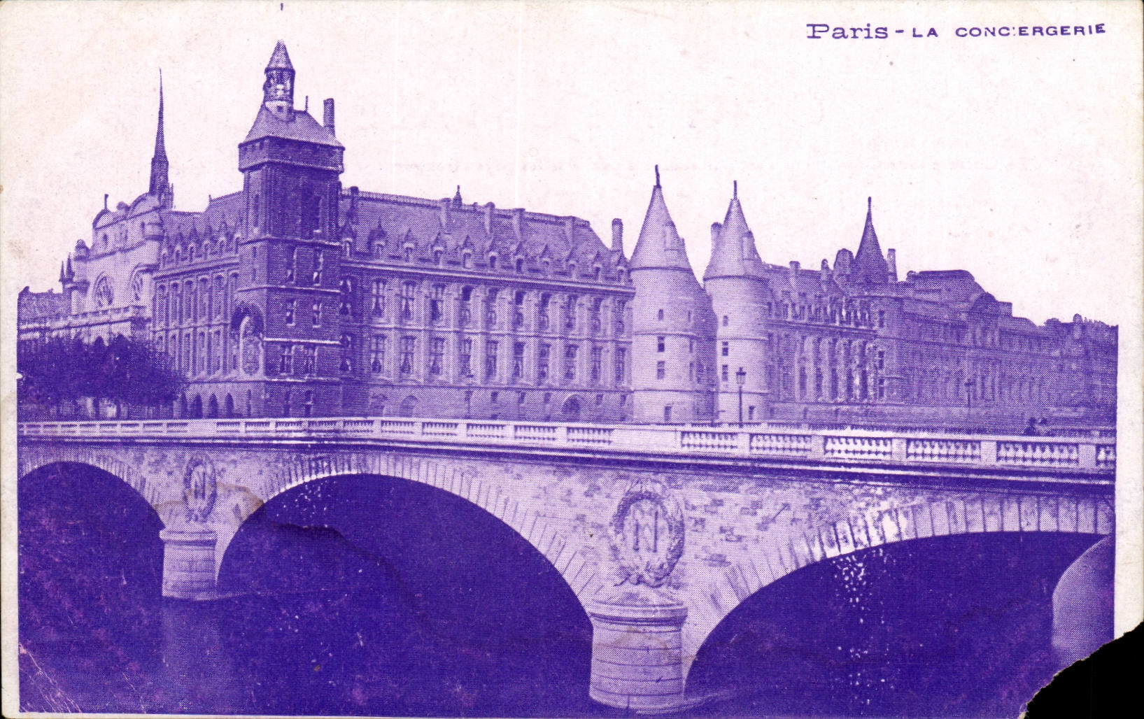 Paris - Le Consierge - purple tint - corner missing - CPA