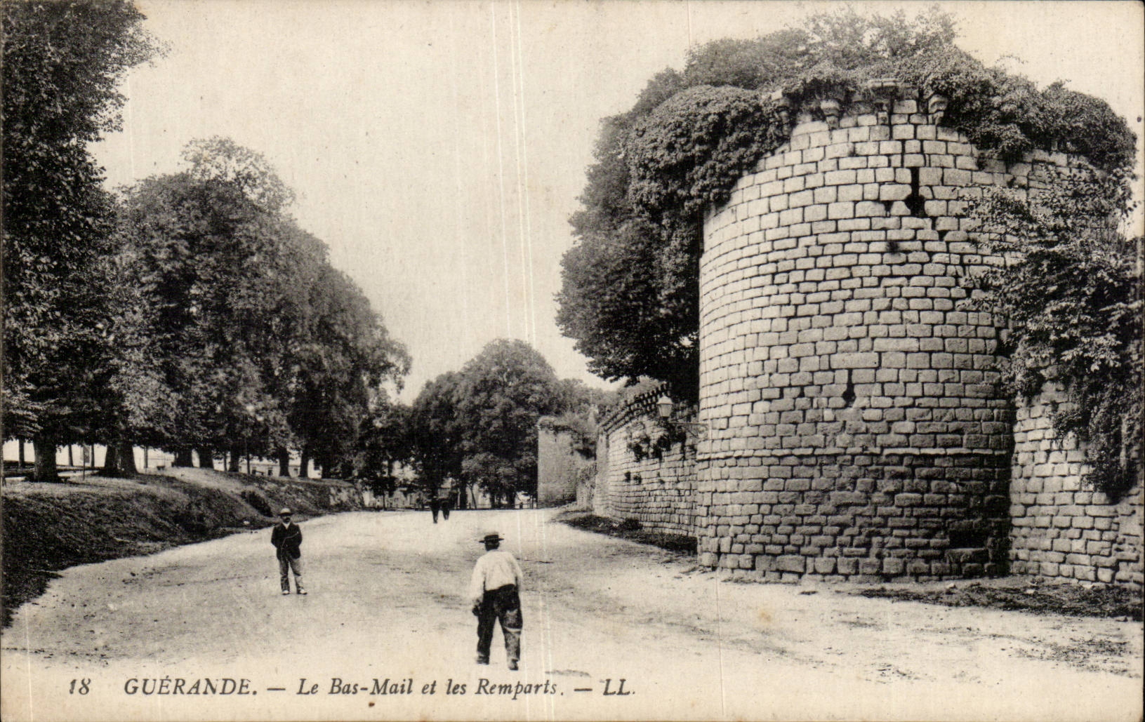 Guerande - the Low Mall and Walls - CPA