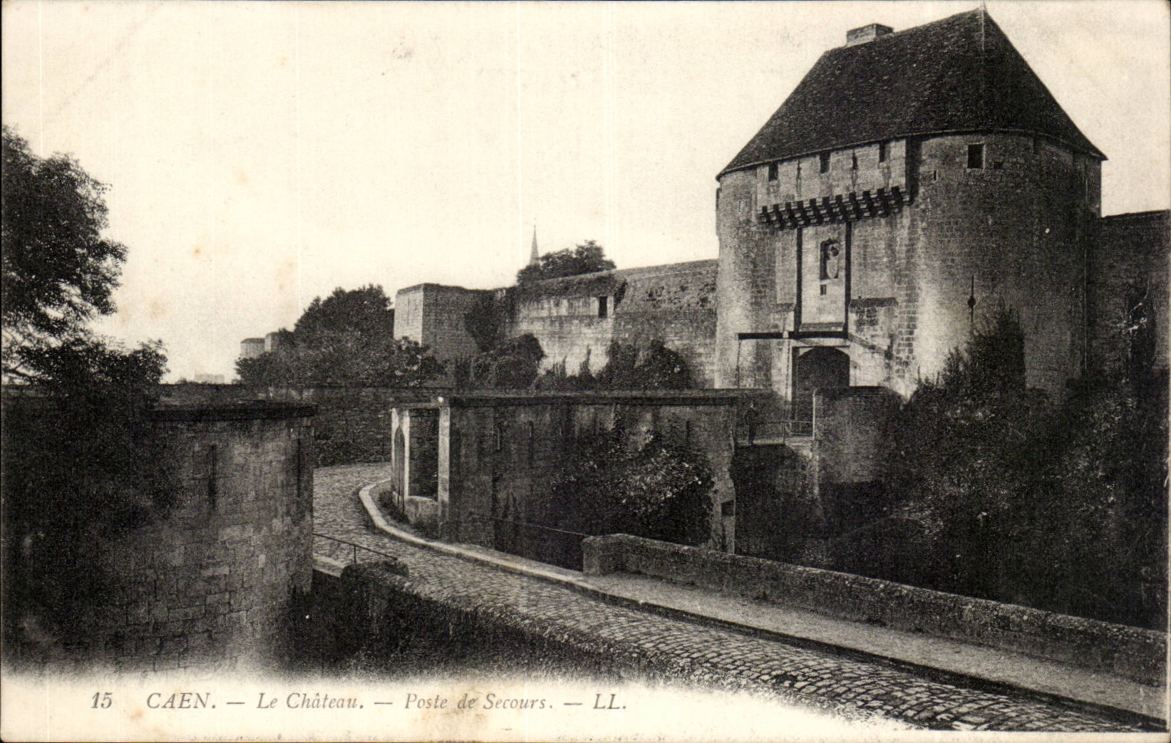 Caen - das Schloss - Rettungs-Station CPA