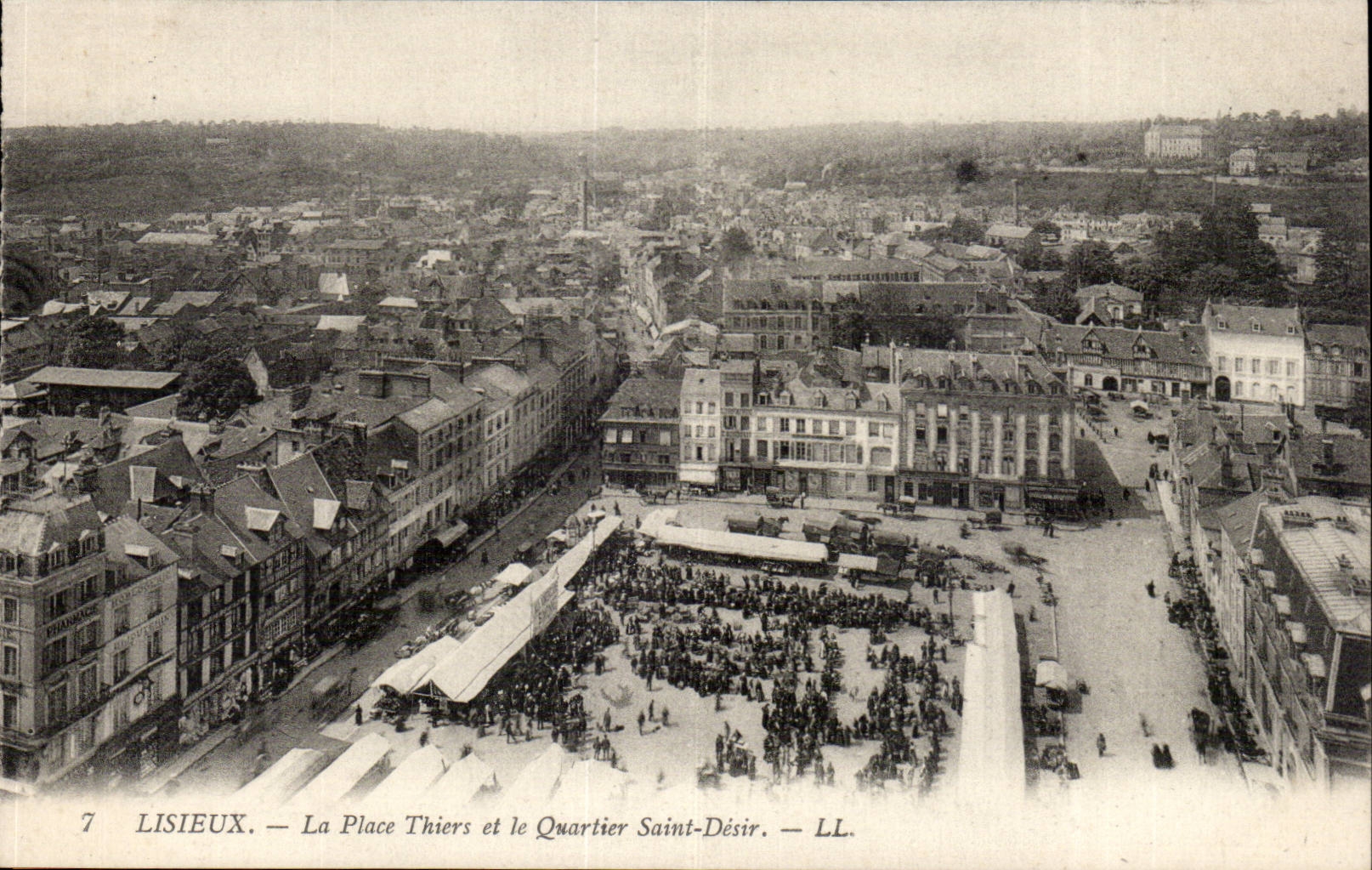 Lisieux - der Thiers Platz und der Bezirks-Saint Wunsch - CPA