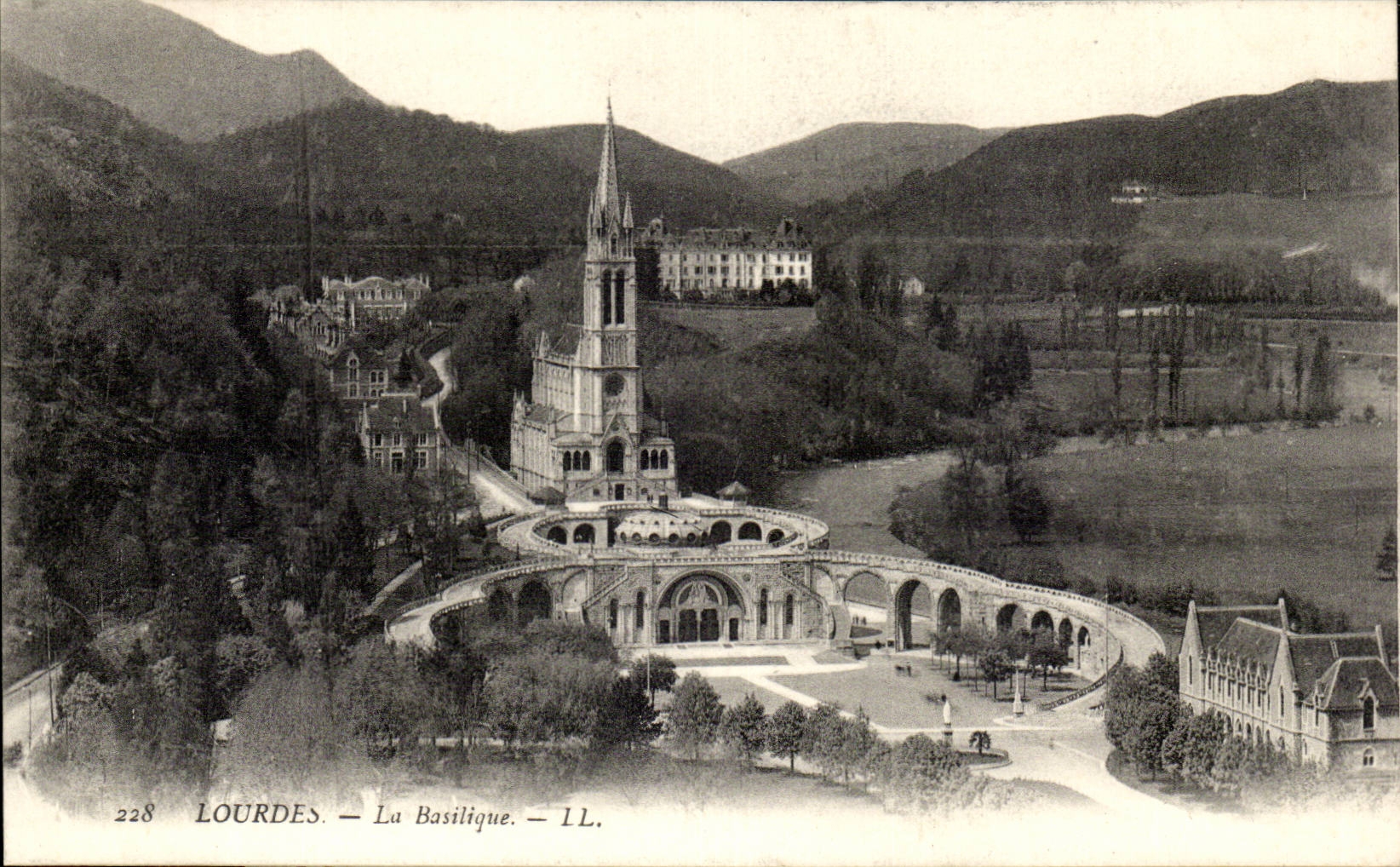 Lourdes CPA the basilica
