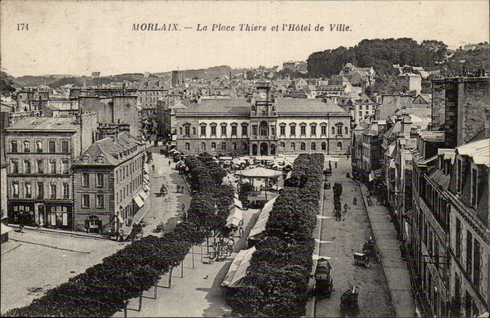 Morlaix CPA La place thiers et l'hotel de ville