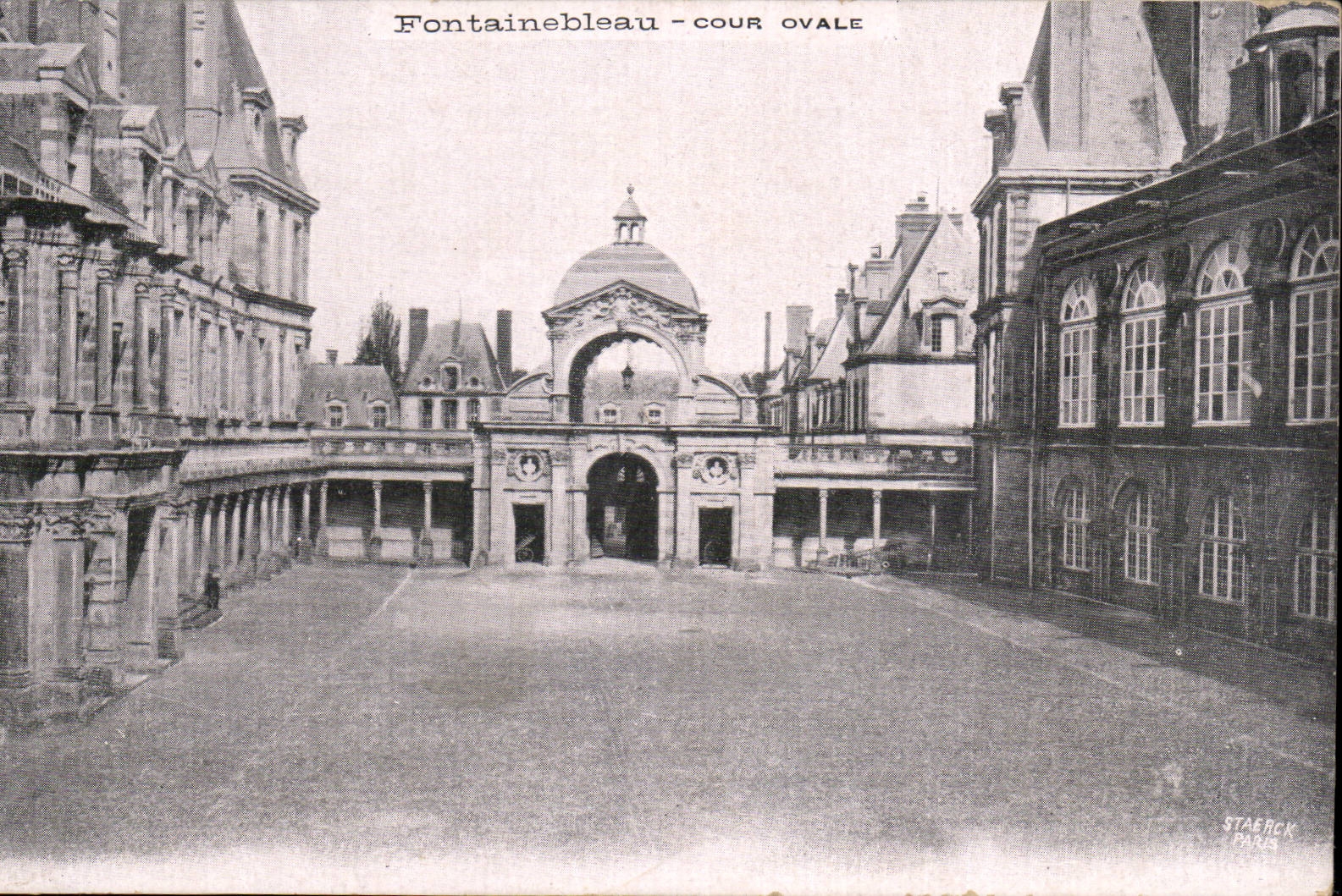 Fontainebleau - Oval Court - CPA