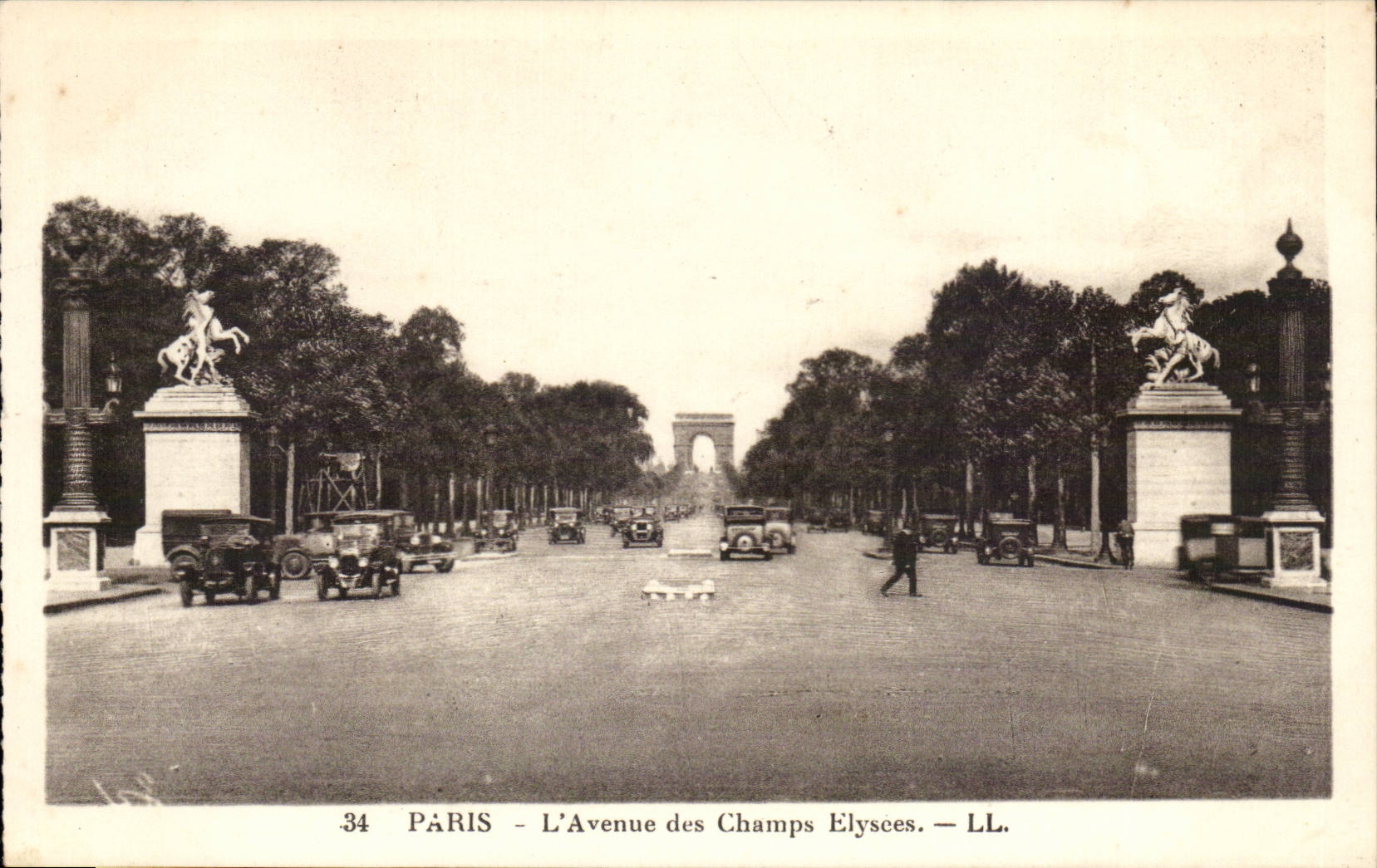 Paris CPA Which occurred of the Champs Elysees
