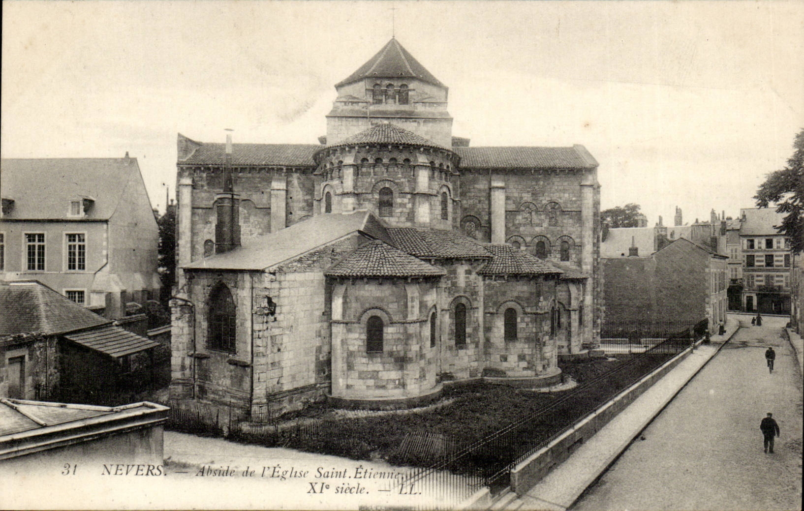 Nevers CPA Apse of the church Saint Etienne 11th