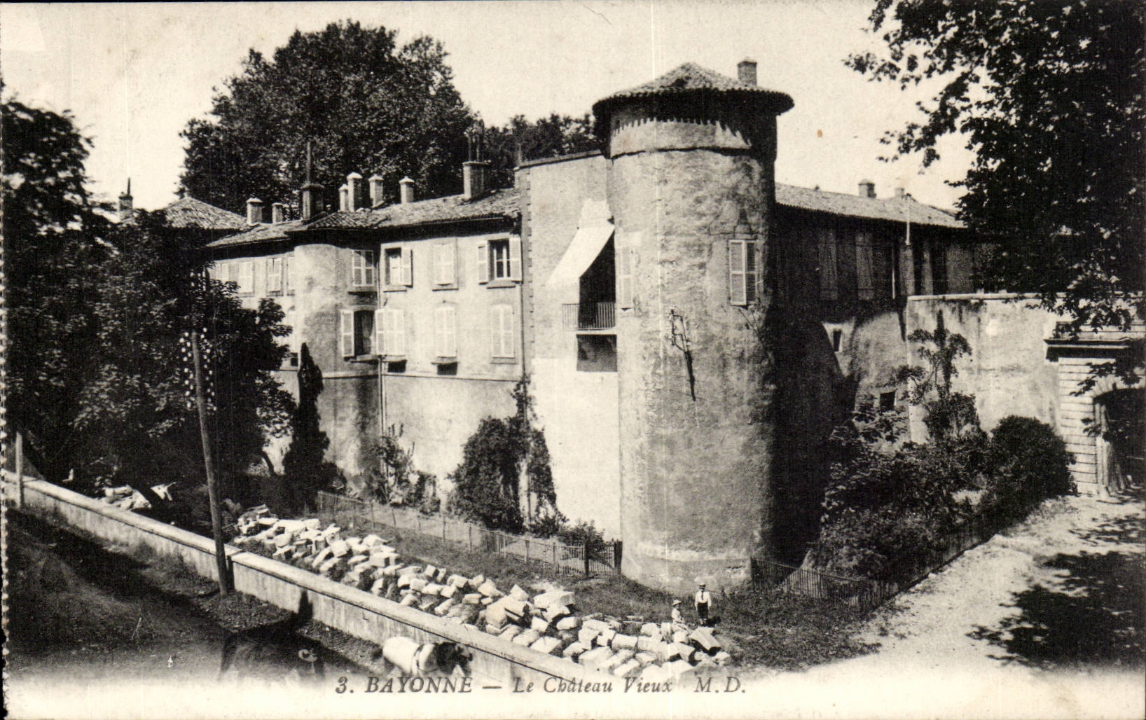 Bayonne CPA the old castle