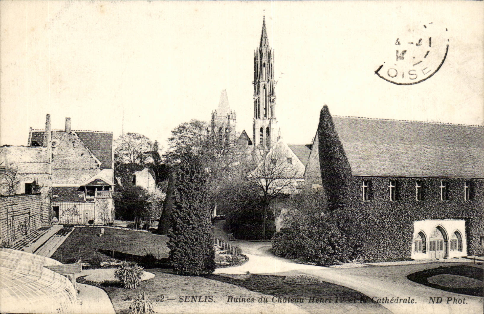 Senlis CPA Ruins of the castle Herni IV and the cathedral