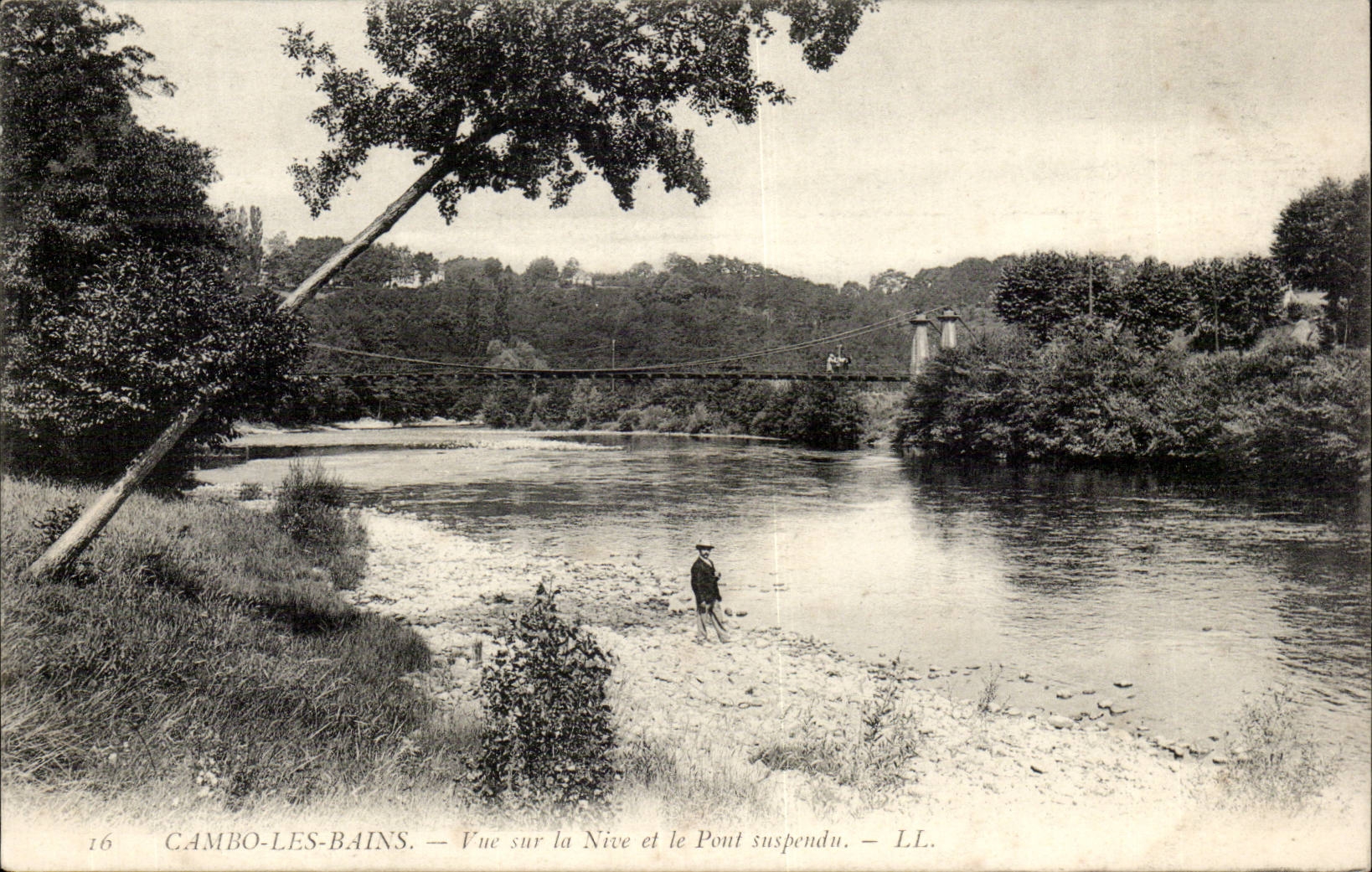 Cambo les Bains CPA Seen on Nive and the suspension bridge