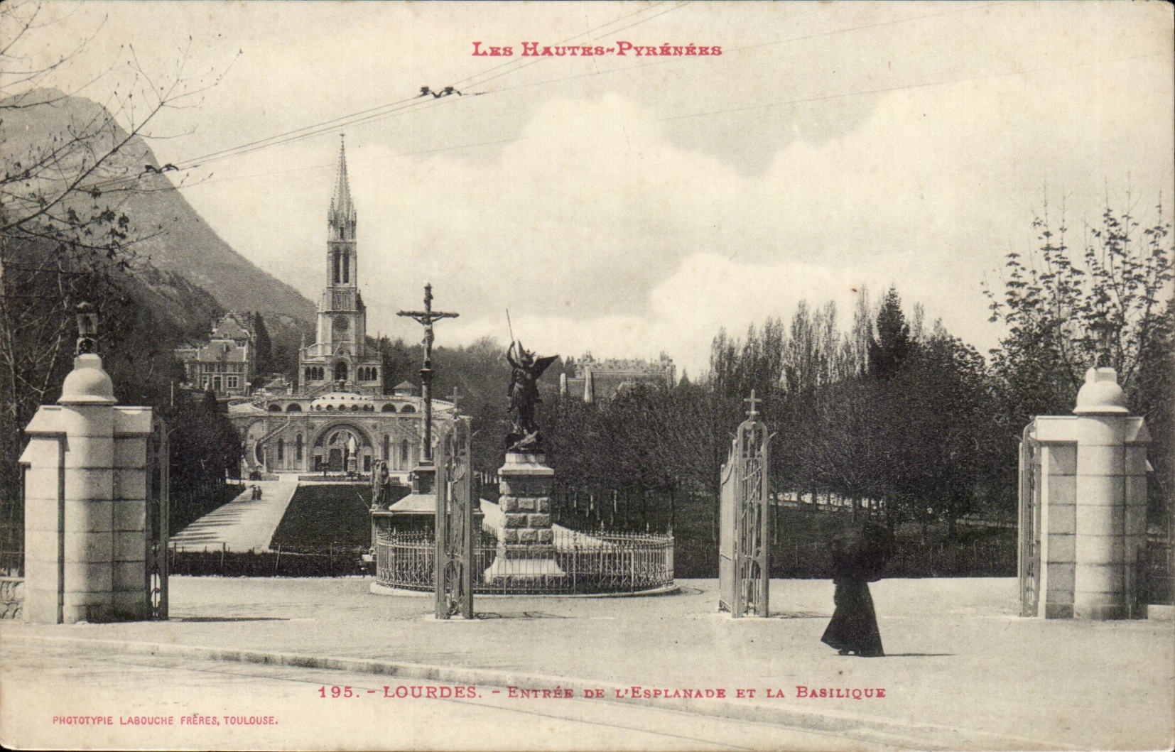 Lourdes - Entrance of the Esplanade of the Basilica - CPA