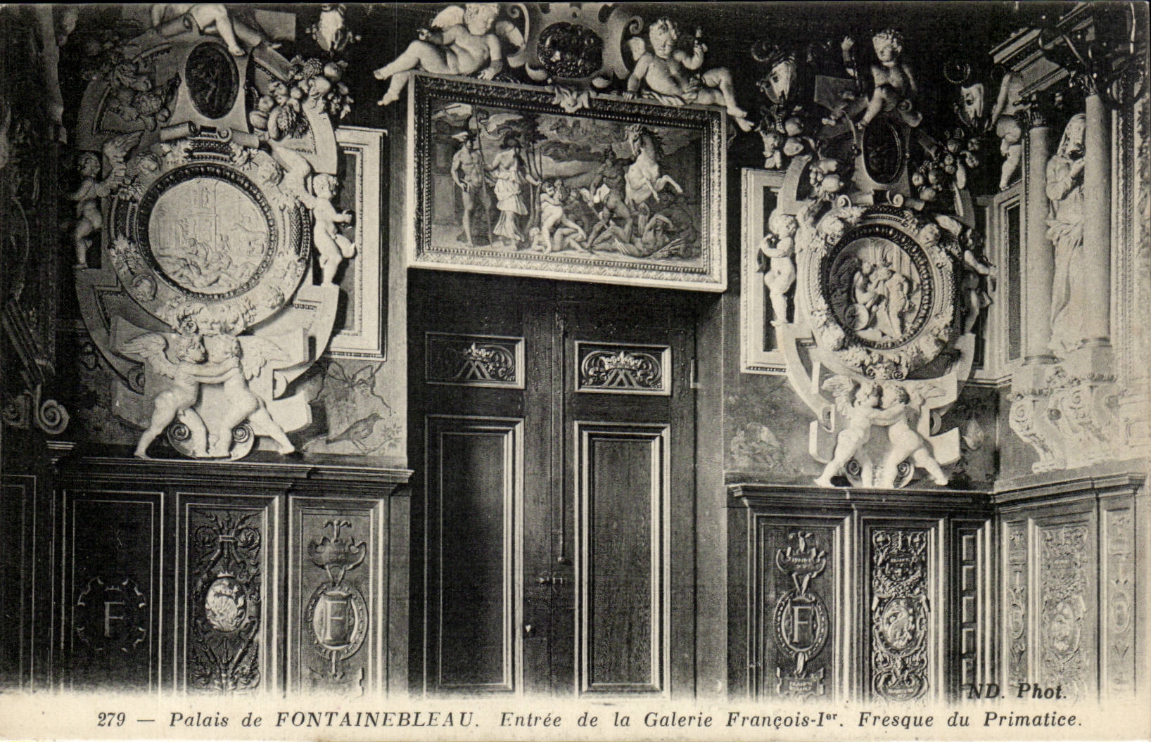 Fontainebleau - Entrance of the Gallery François 1 - Fresco of Primatier - CPA