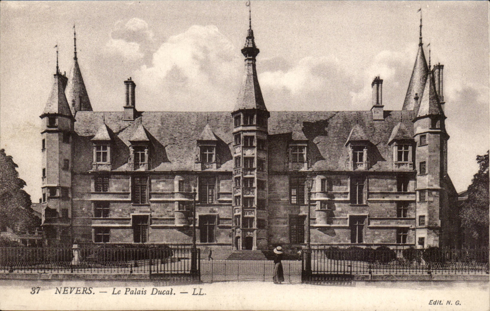 Nevers CPA the ducal palate