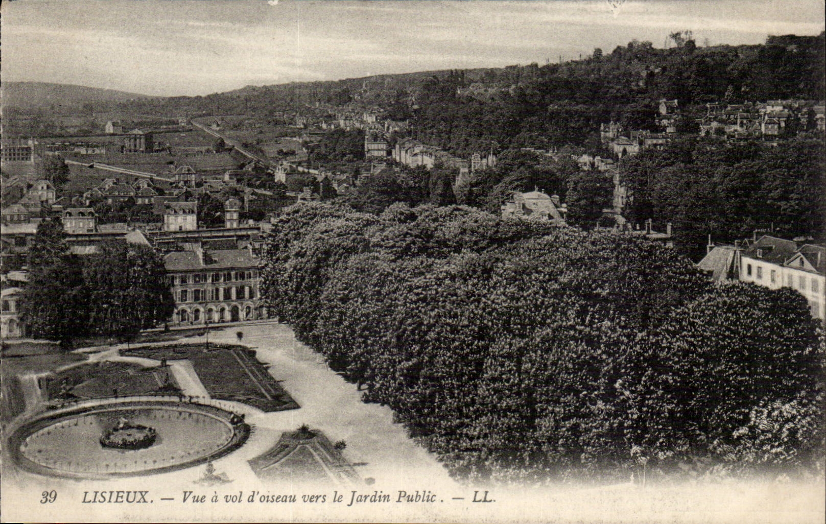 Das Lisieux cPA das als die Krahe gesehen wird fliegt in Richtung zum allgemeinen Garten