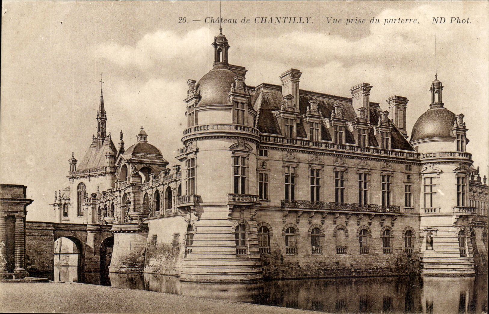 Castle of Chantilly CPA Seen from of the floor