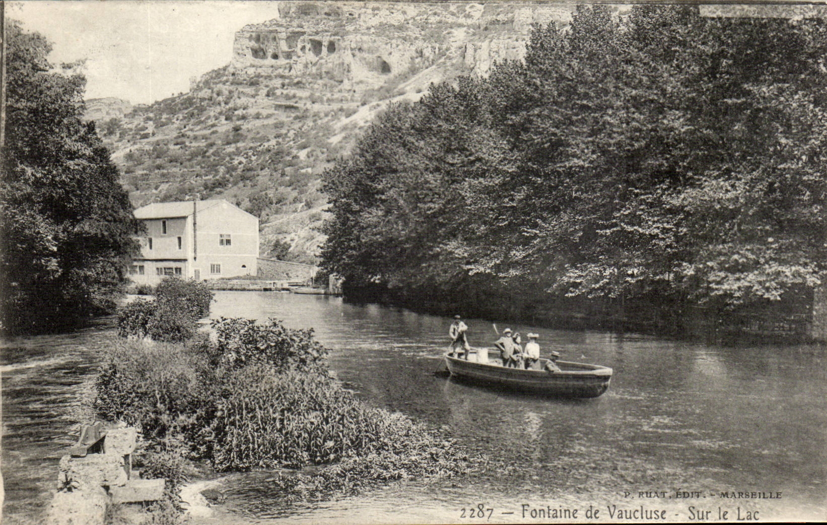 Fountain of Vaucluse CPA On the lake