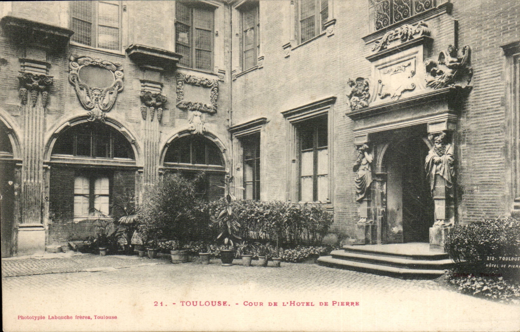 Toulouse CPA Cour de l'hotel de Pierre