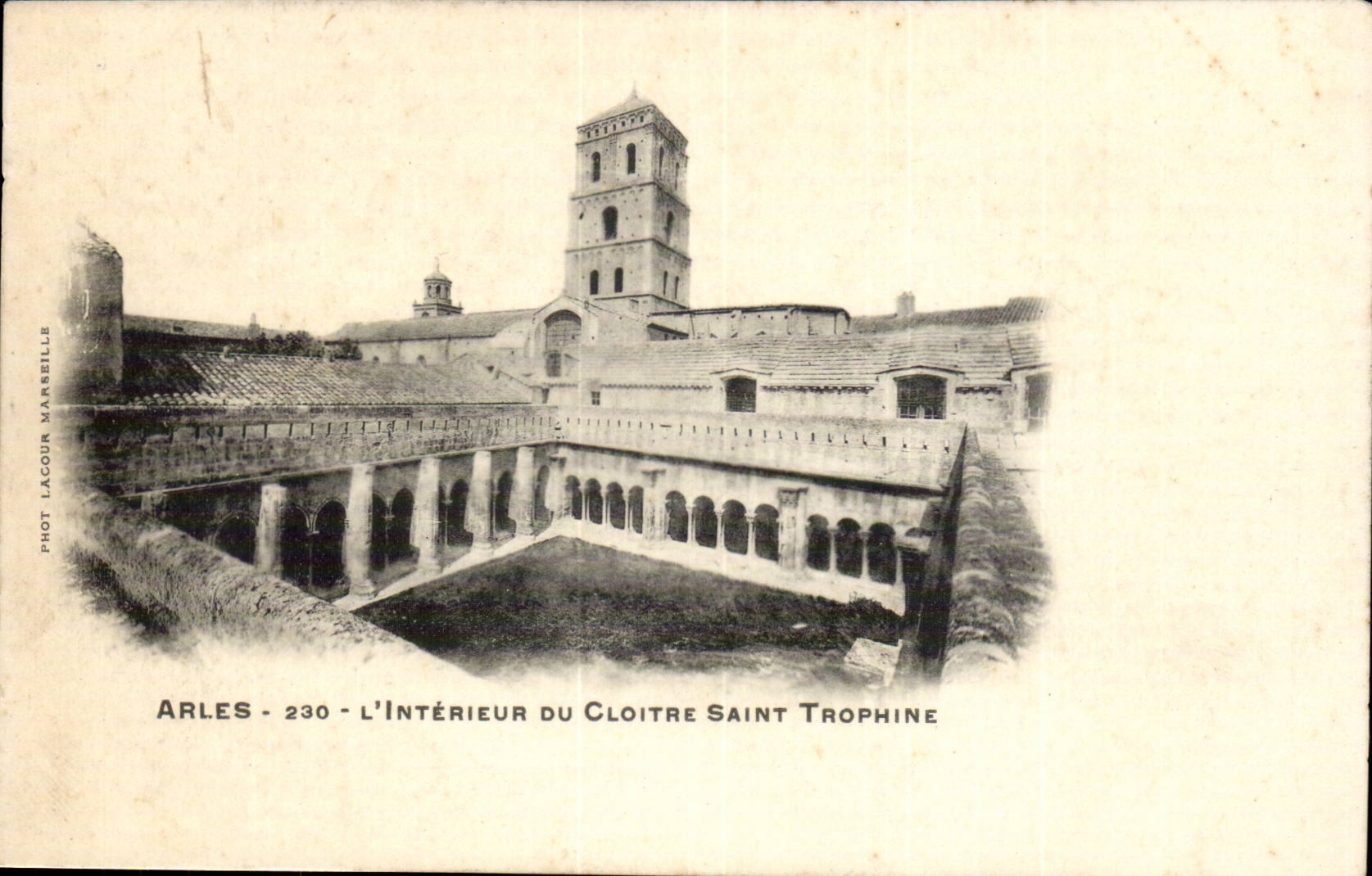 Arles CPA interior of the cloister Sainte TRophine