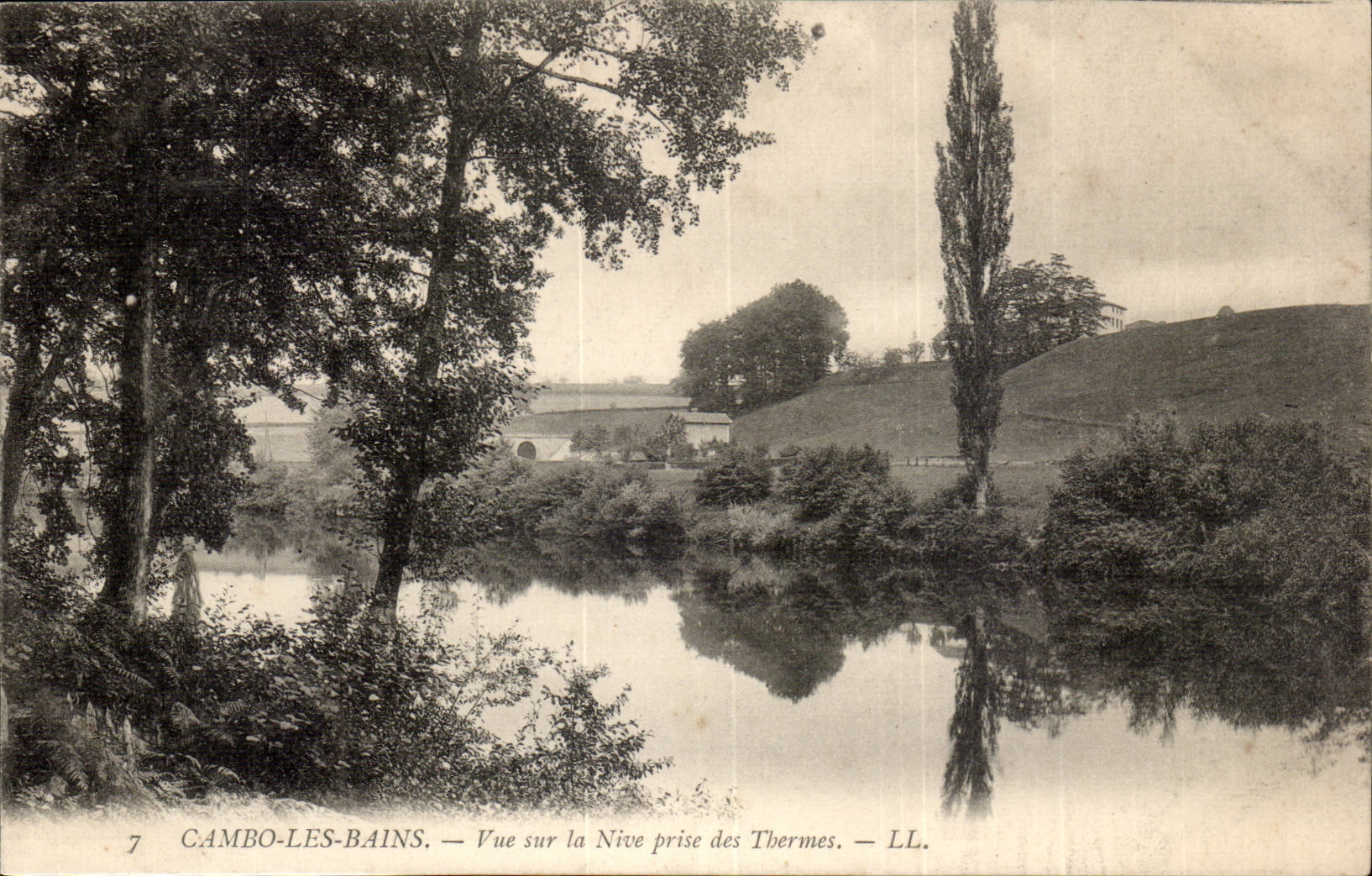 Cambo les Bains CPA Seen on Nive taken of the Thermal baths